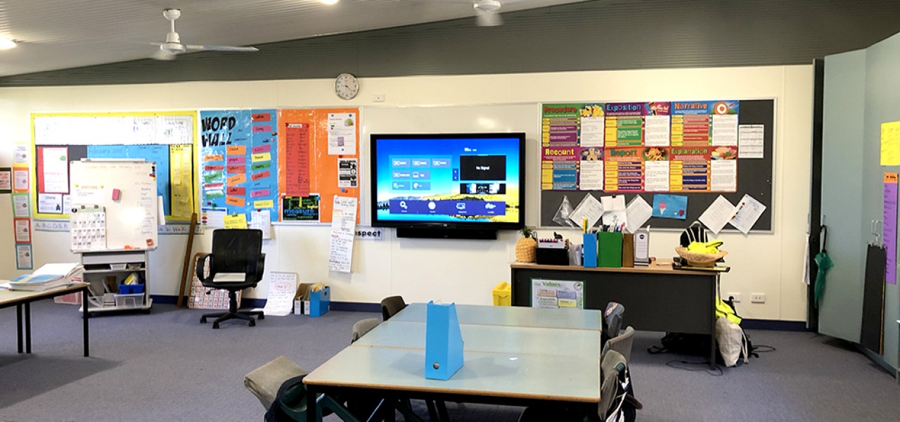 Dorset Primary School HDi Interactive Touch Screens