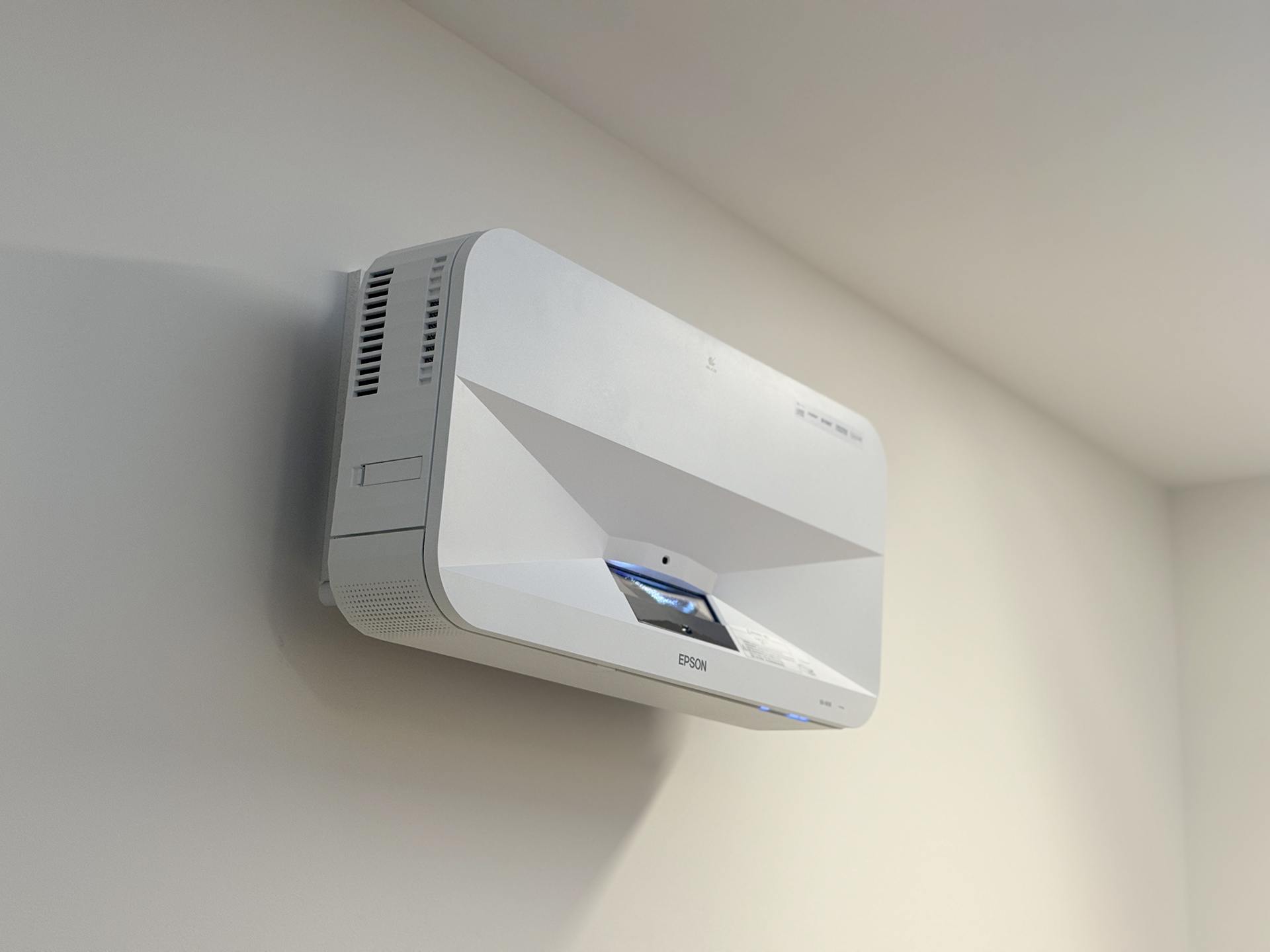 Case Study: Tweed Valley Hospital - Epson Projection & Sensory Content Case Study: Tweed Valley Hospital - Epson Projection & Sensory Content